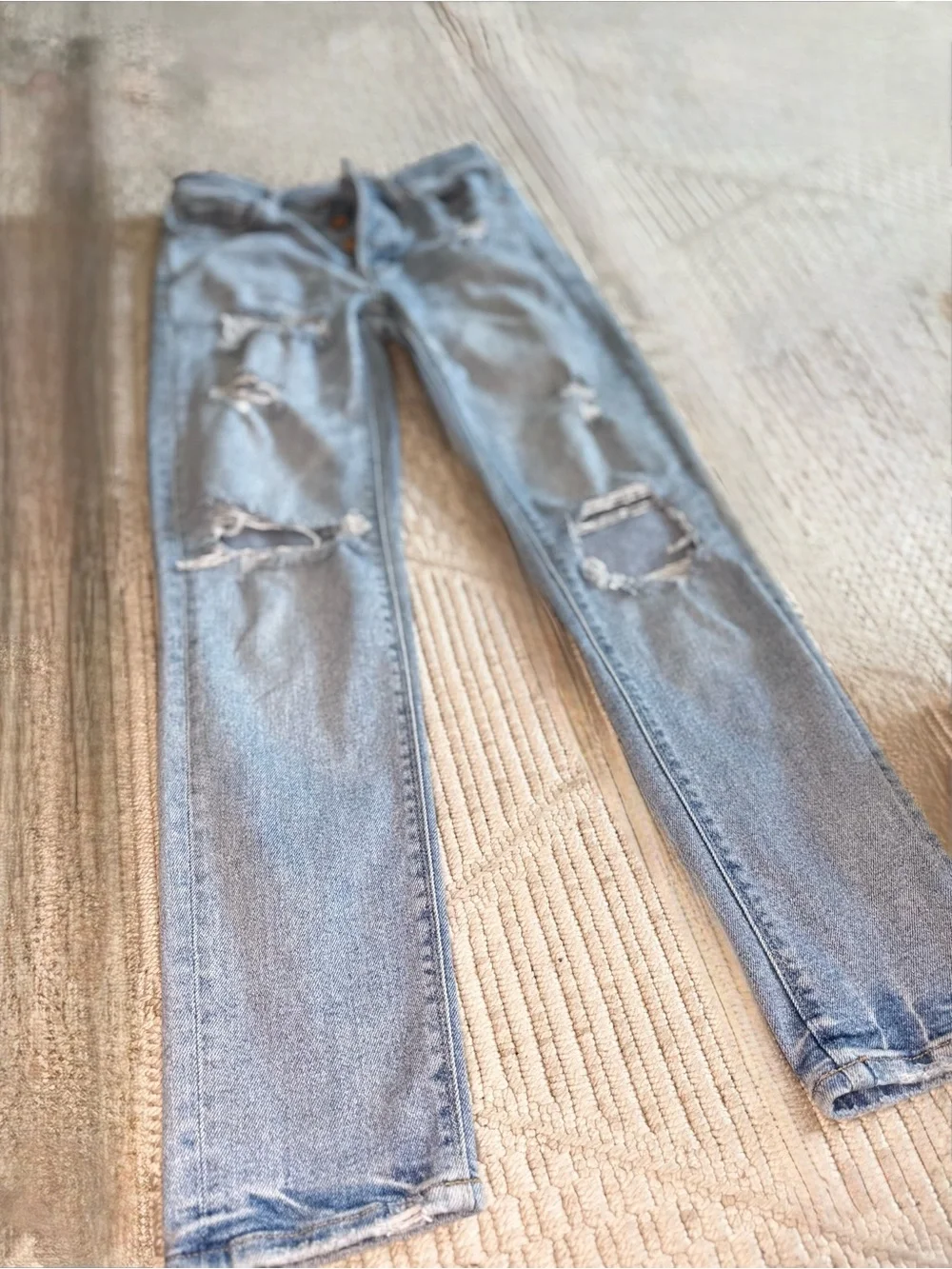 American Eagle High Rise Button Fly Distressed Jeans Light Wash Size 0